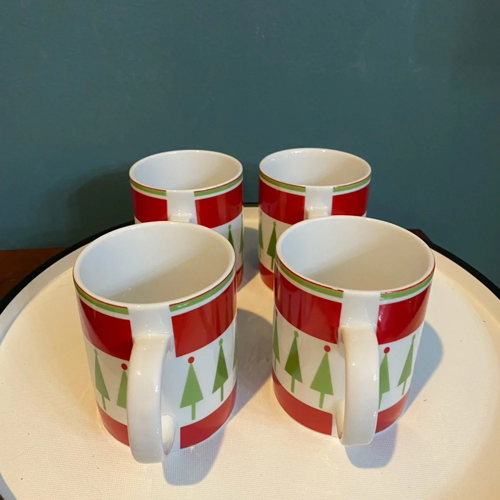 Set of 4 CRATE&BARREL Christmas Tree 12oz Coffee Mugs Cups Red Green White